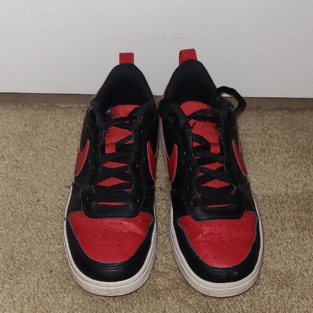 Nike Dunk Low 4.5Y unisex in Red & Black